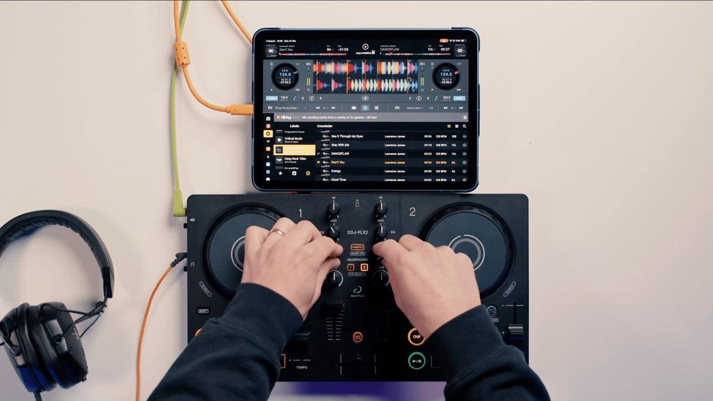 Performing a DJ set on the DDJ-FLX2